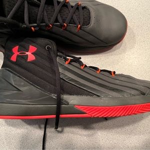 Under Armour athletic shoe men size 11